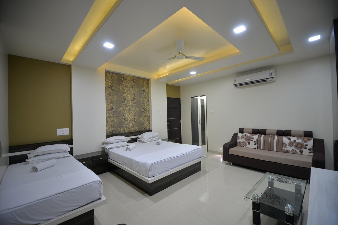 Hotel Radhe Krishna Solapur Esterno foto