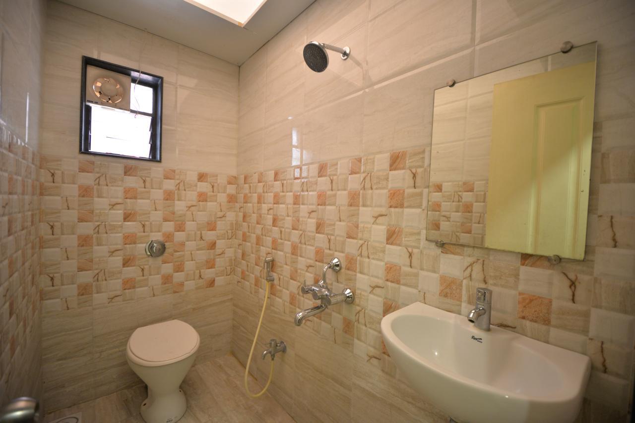 Hotel Radhe Krishna Solapur Esterno foto